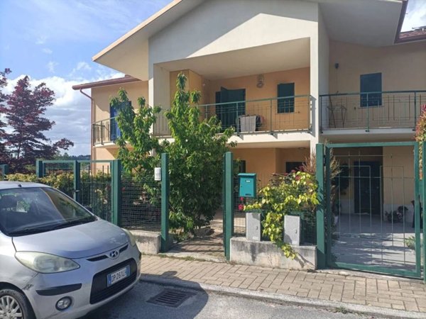 casa indipendente in vendita a Vinchiaturo