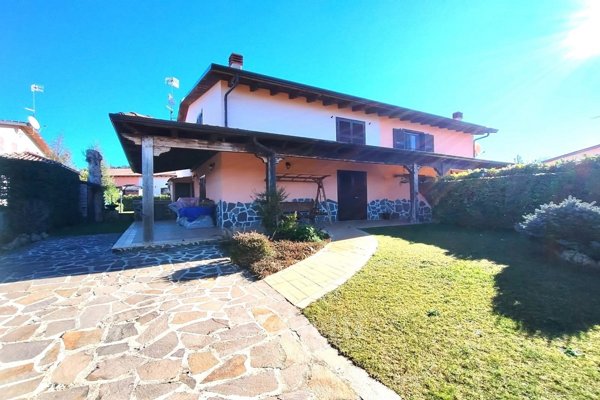 casa indipendente in vendita a Vinchiaturo