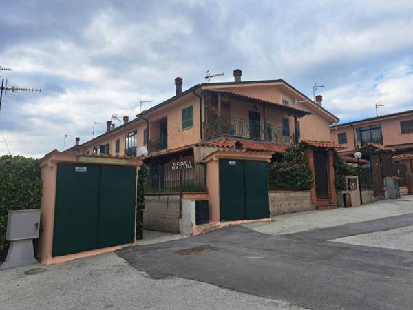 casa indipendente in vendita a Vinchiaturo