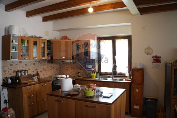 casa indipendente in vendita a Vinchiaturo