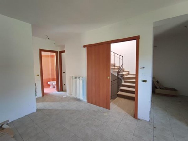 casa indipendente in vendita a Vinchiaturo