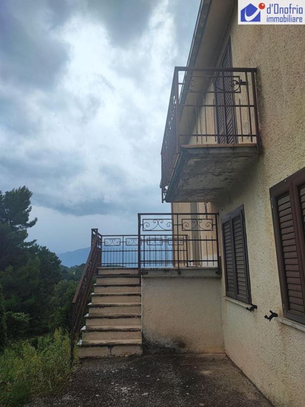 casa indipendente in vendita a Vinchiaturo