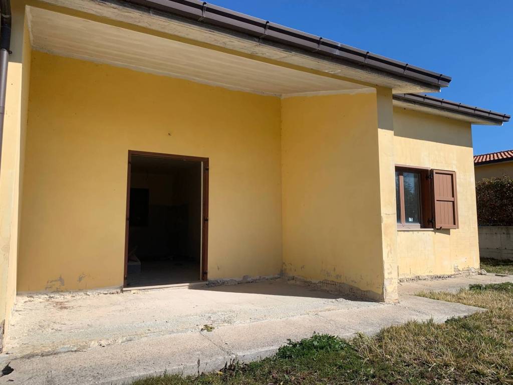 casa indipendente in vendita a Vinchiaturo