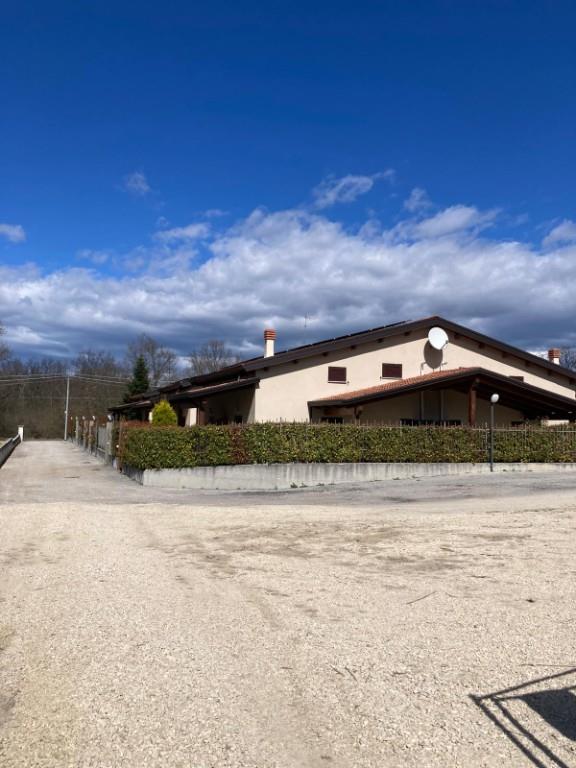 casa indipendente in vendita a Vinchiaturo