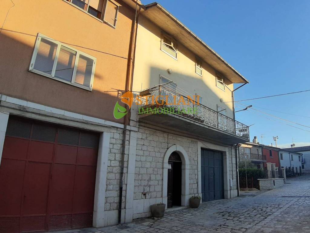 casa indipendente in vendita a Vinchiaturo