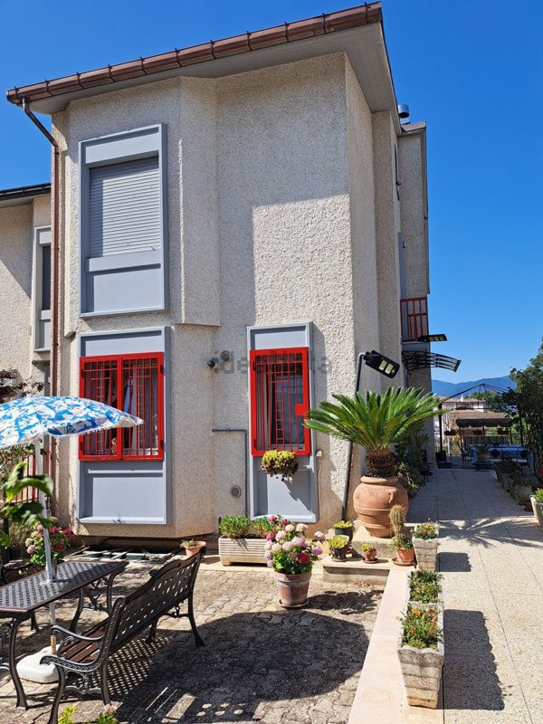 casa indipendente in vendita a Vinchiaturo