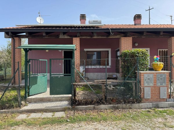 casa indipendente in vendita a Vinchiaturo
