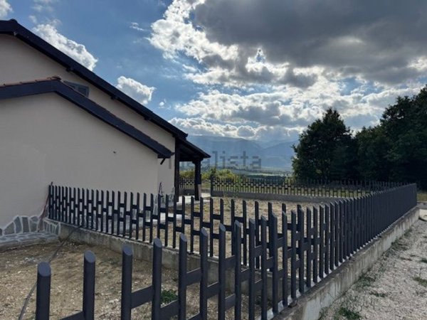 casa indipendente in vendita a Vinchiaturo