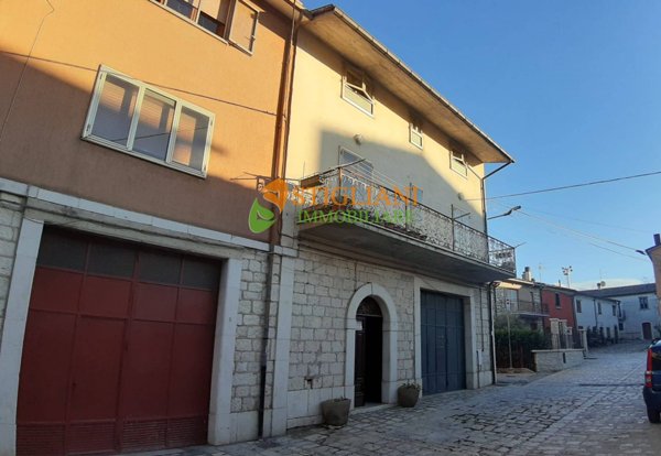 casa indipendente in vendita a Vinchiaturo