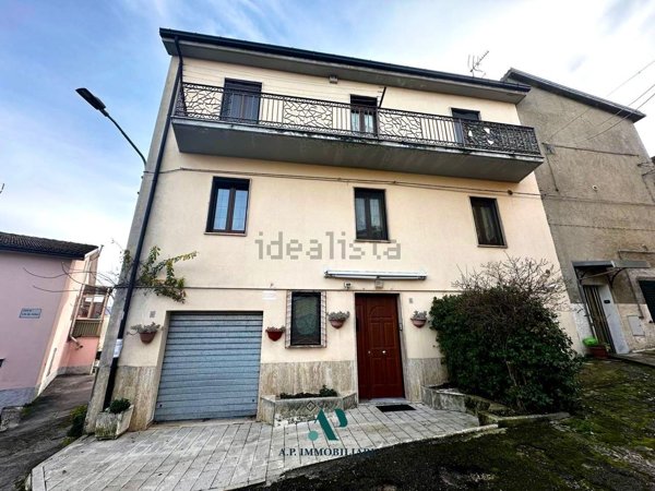 casa indipendente in vendita a Vinchiaturo
