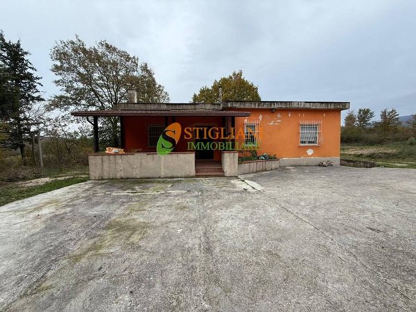 casa indipendente in vendita a Vinchiaturo