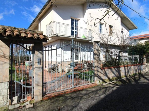 casa indipendente in vendita a Vinchiaturo
