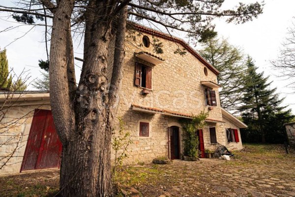 casa indipendente in vendita a Vinchiaturo