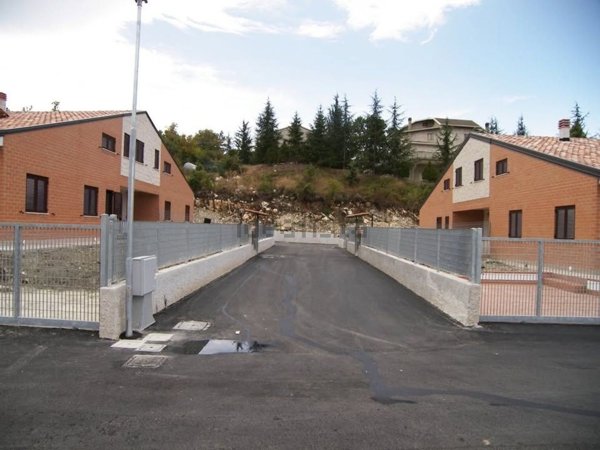 casa indipendente in vendita a Vinchiaturo