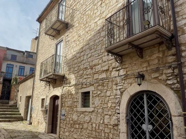 casa indipendente in vendita a Vinchiaturo