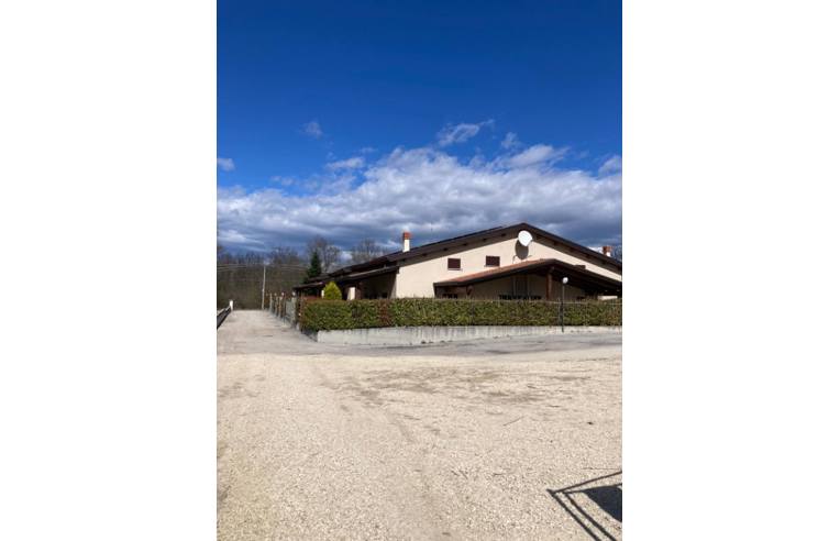 casa indipendente in vendita a Vinchiaturo