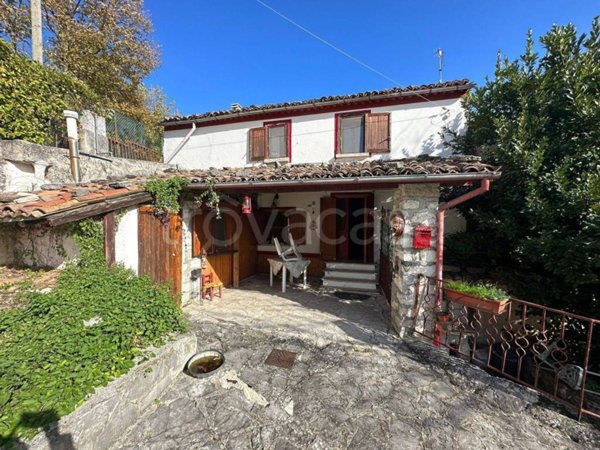 casa indipendente in vendita a Vinchiaturo