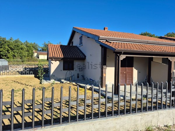 casa indipendente in vendita a Vinchiaturo