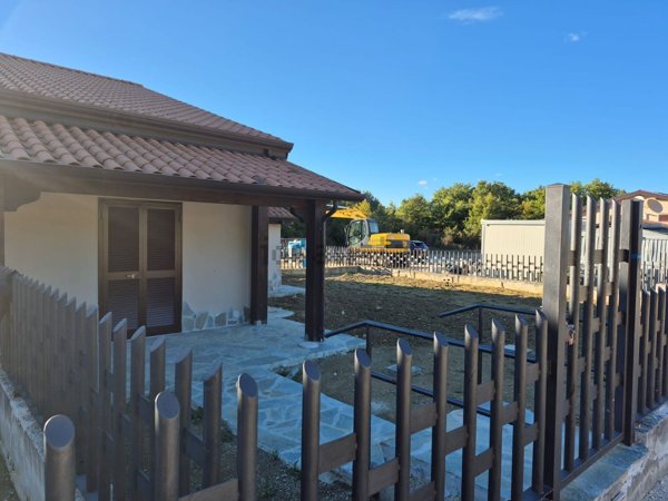casa indipendente in vendita a Vinchiaturo