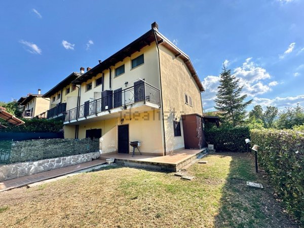 casa indipendente in vendita a Vinchiaturo