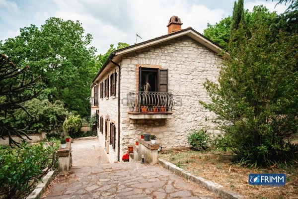 casa semindipendente in vendita a Vinchiaturo