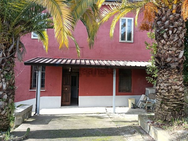 casa indipendente in vendita a Vinchiaturo