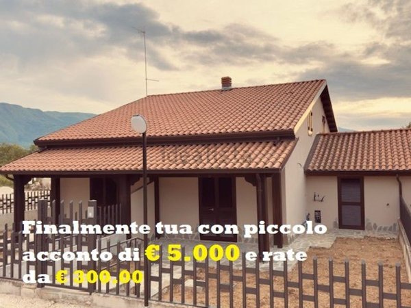 casa indipendente in vendita a Vinchiaturo