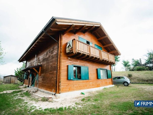 casa indipendente in vendita a Vinchiaturo