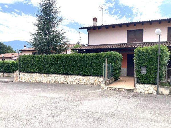 casa indipendente in vendita a Vinchiaturo