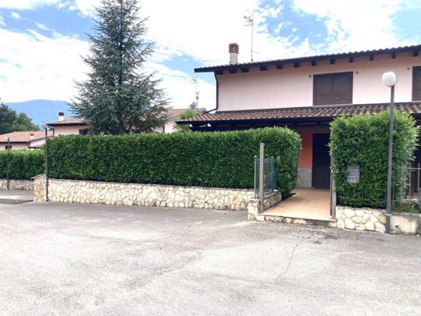 casa indipendente in vendita a Vinchiaturo