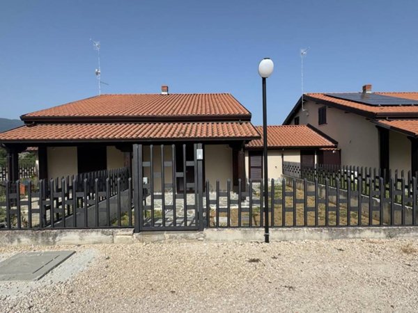 casa indipendente in vendita a Vinchiaturo