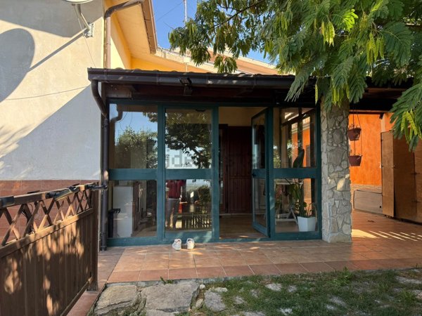 casa indipendente in vendita a Vinchiaturo