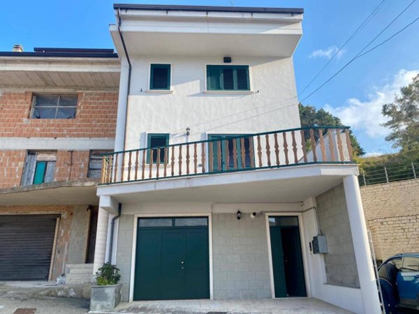 casa indipendente in vendita ad Alberona