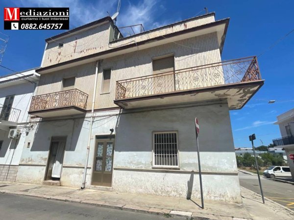 casa indipendente in vendita ad Apricena