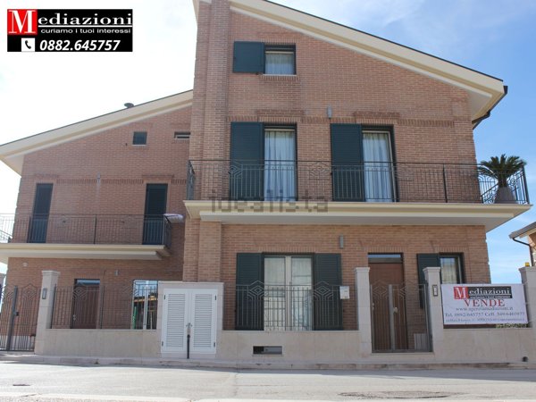 casa indipendente in vendita ad Apricena