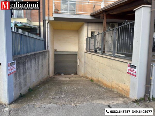 locale commerciale in vendita ad Apricena