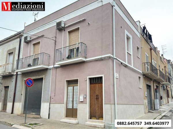 casa indipendente in vendita ad Apricena