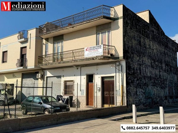 casa indipendente in vendita ad Apricena