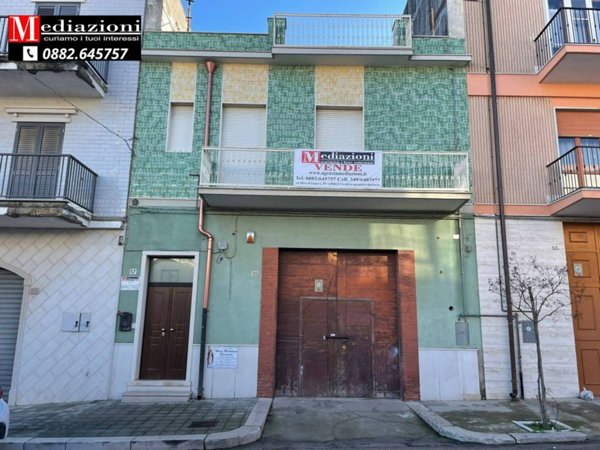 casa indipendente in vendita ad Apricena
