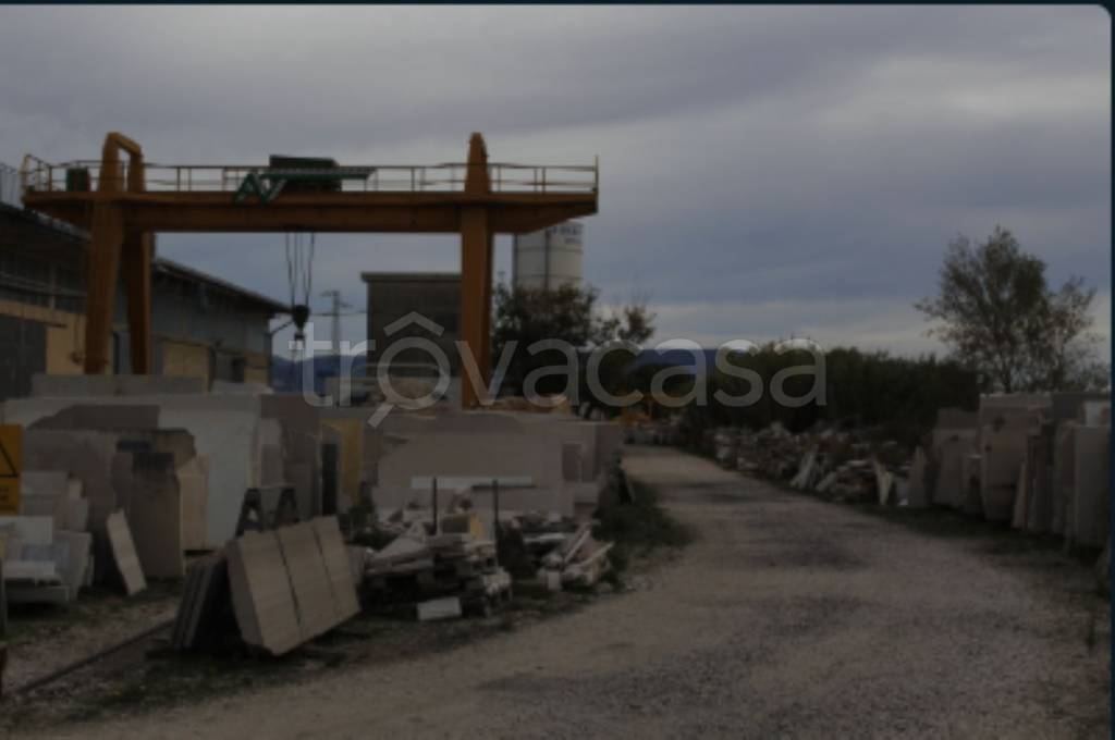 locale commerciale in vendita ad Apricena