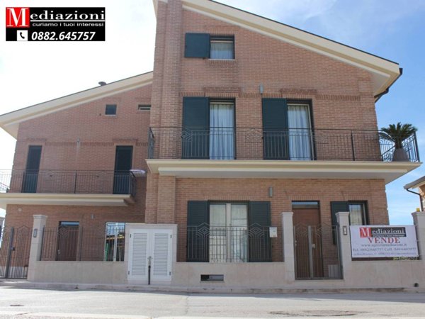 casa indipendente in vendita ad Apricena