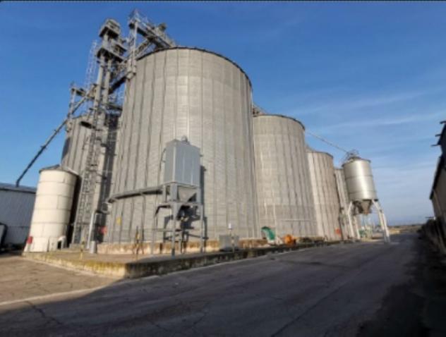 locale commerciale in vendita ad Apricena