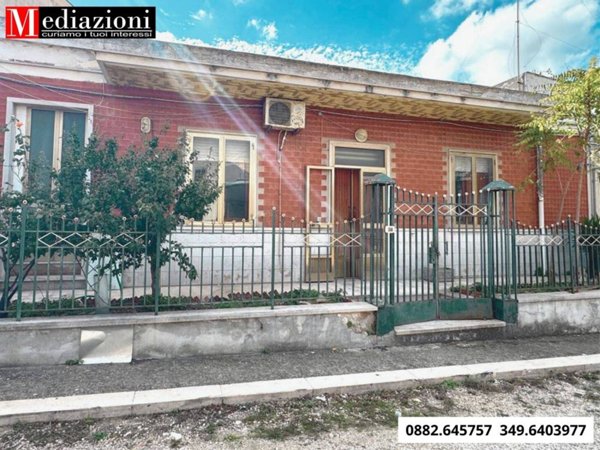 casa indipendente in vendita ad Apricena