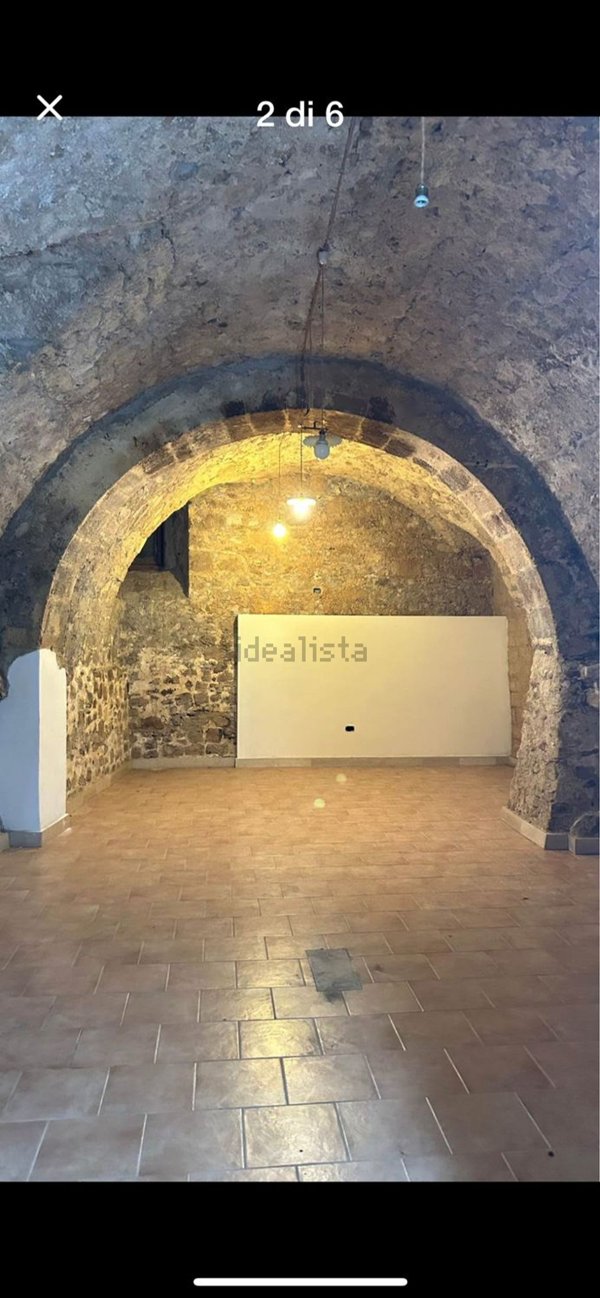 locale commerciale in vendita ad Apricena