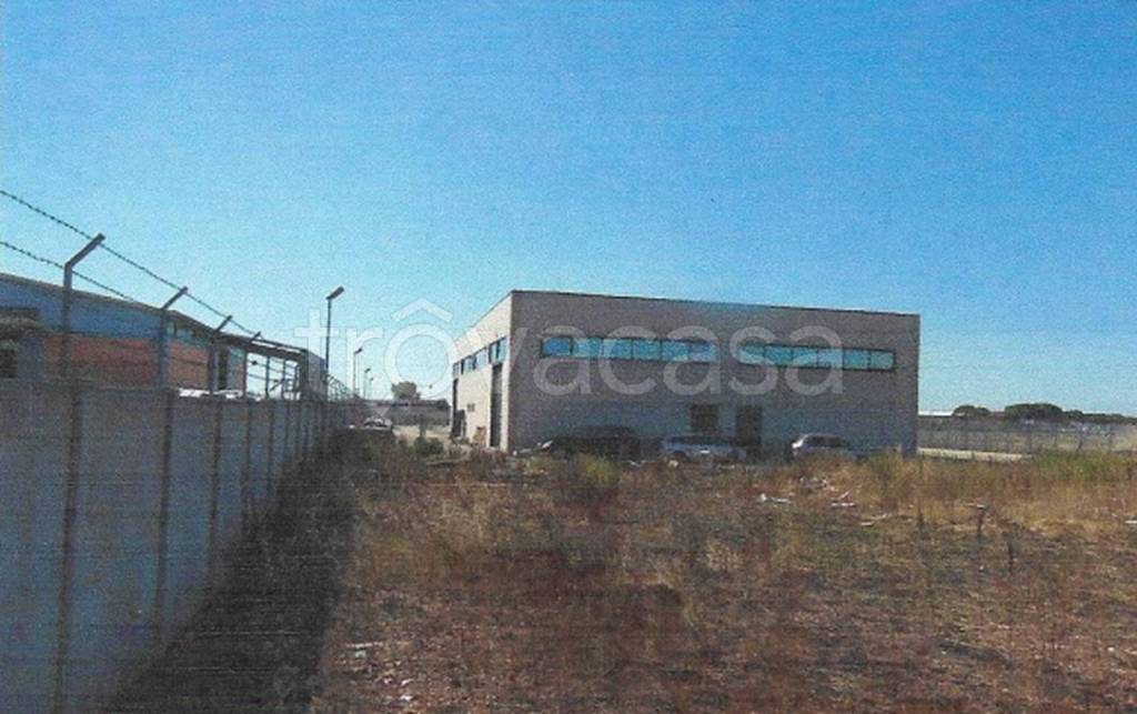 locale commerciale in vendita ad Apricena