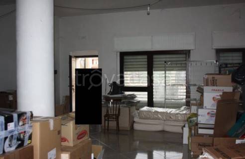 negozio in vendita ad Apricena