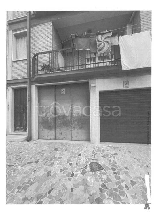 locale commerciale in vendita ad Apricena