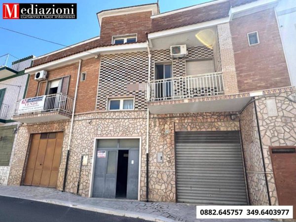 casa indipendente in vendita ad Apricena