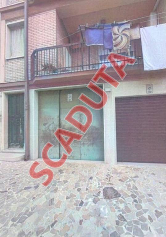 locale commerciale in vendita ad Apricena