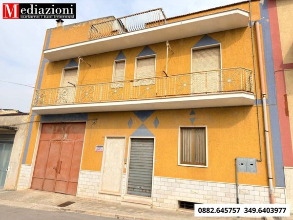casa indipendente in vendita ad Apricena